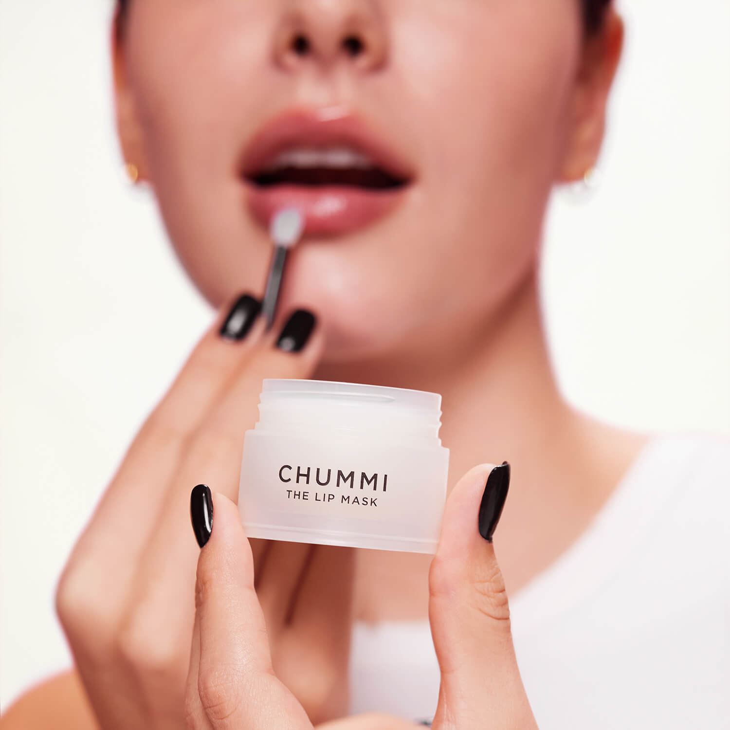 Chummi the lip mask berry model