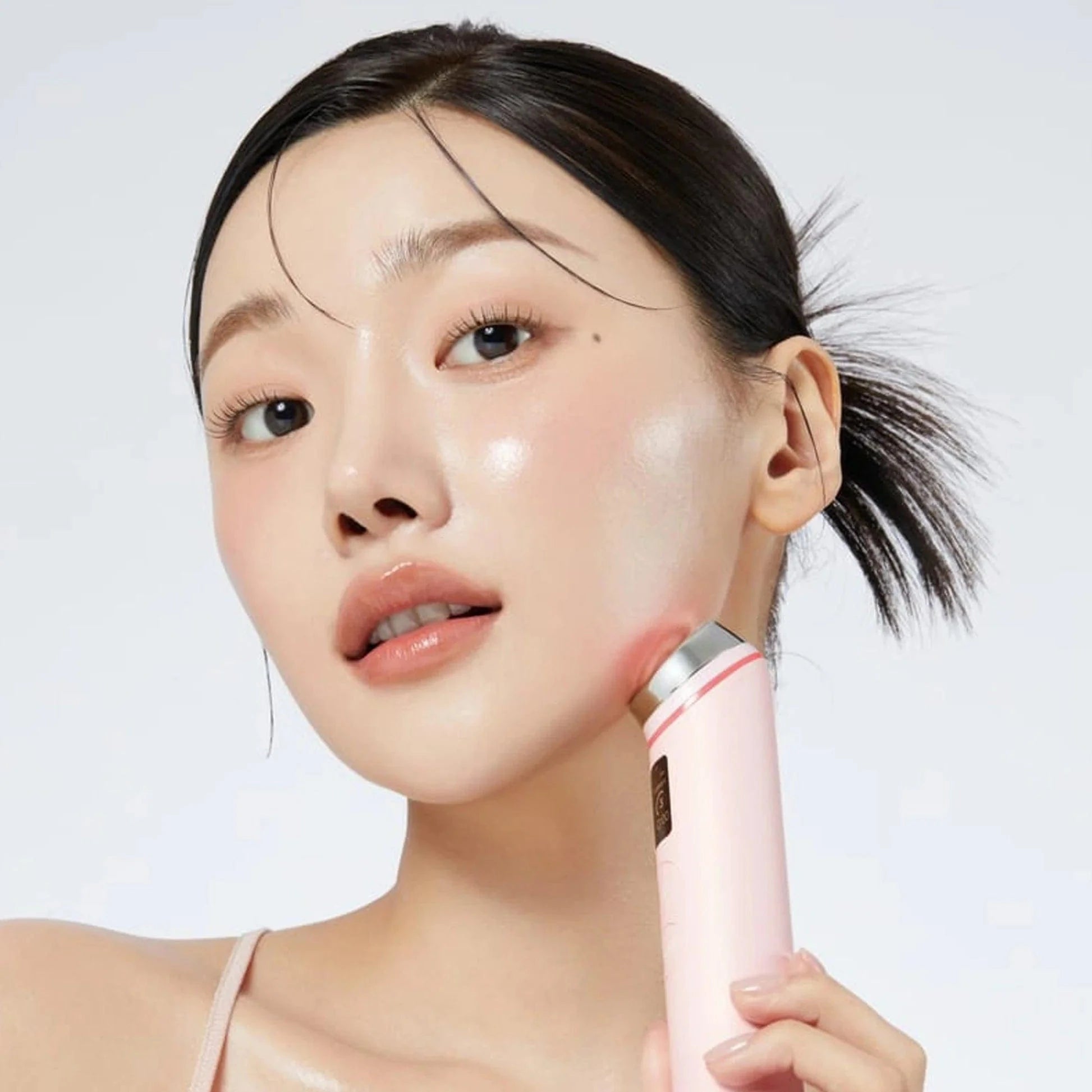 Modek using Medicube Age R Booster Pro Ex Pink 