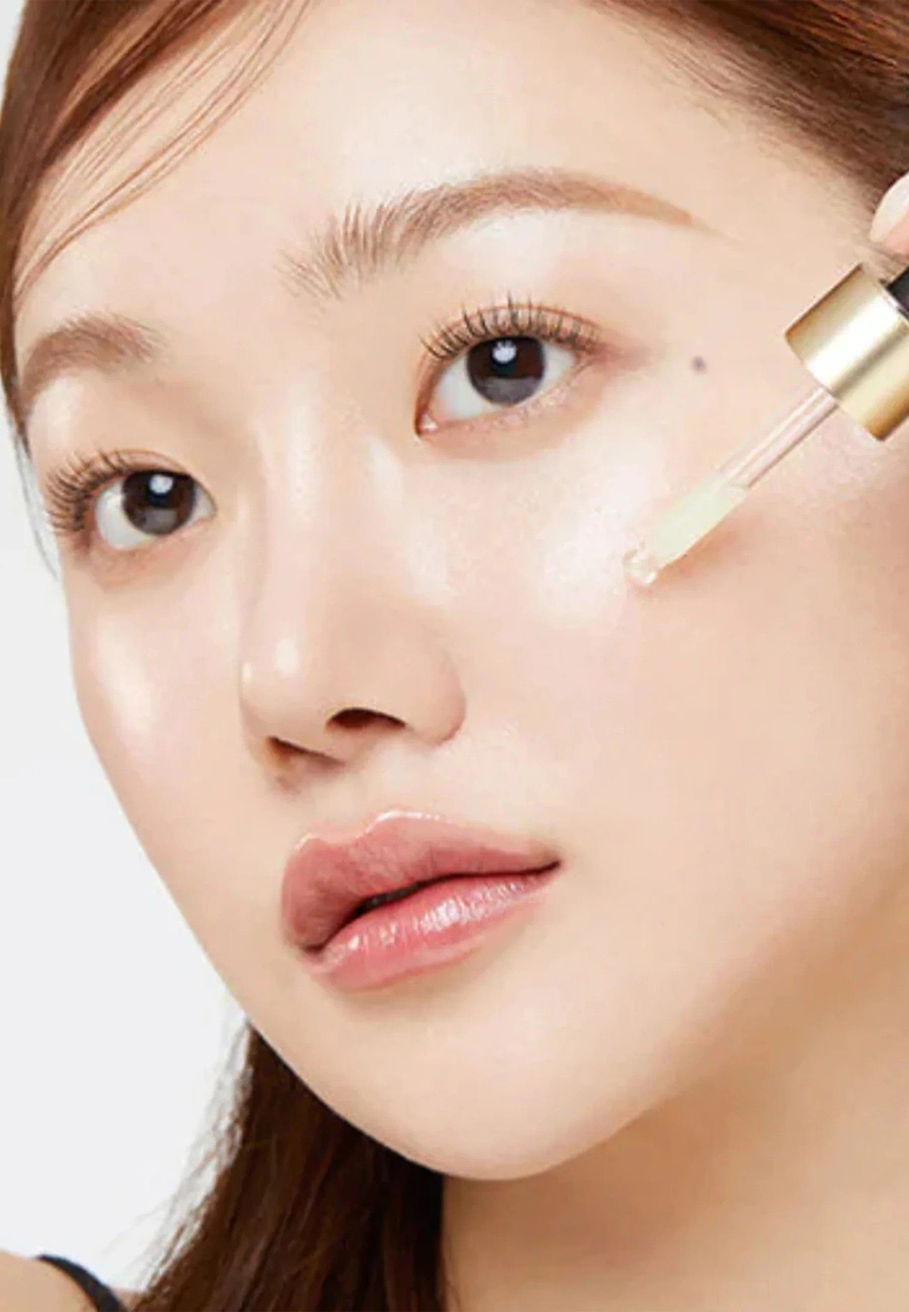 Woman applying serum Medicube AGE-R Vita C Pro Ampoule near her face